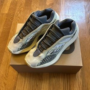 Adidas Yeezy 700 V3 Fade Salt Men’s Size 8.5
